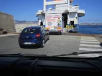 IMG_7193z_IMG_7178z_IMG_2681-momento storico, si sale sul traghetto.jpg